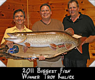 2011 WMH Biggest Fish Winner Troy Kulic with Taxidermist Joe Fittante (left) and Guide Matt McCumber